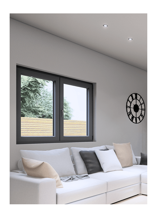 Soggiorno moderno con finestra in PVC color antracite della linea AG 82-3 Slim di Agostini e divano bianco