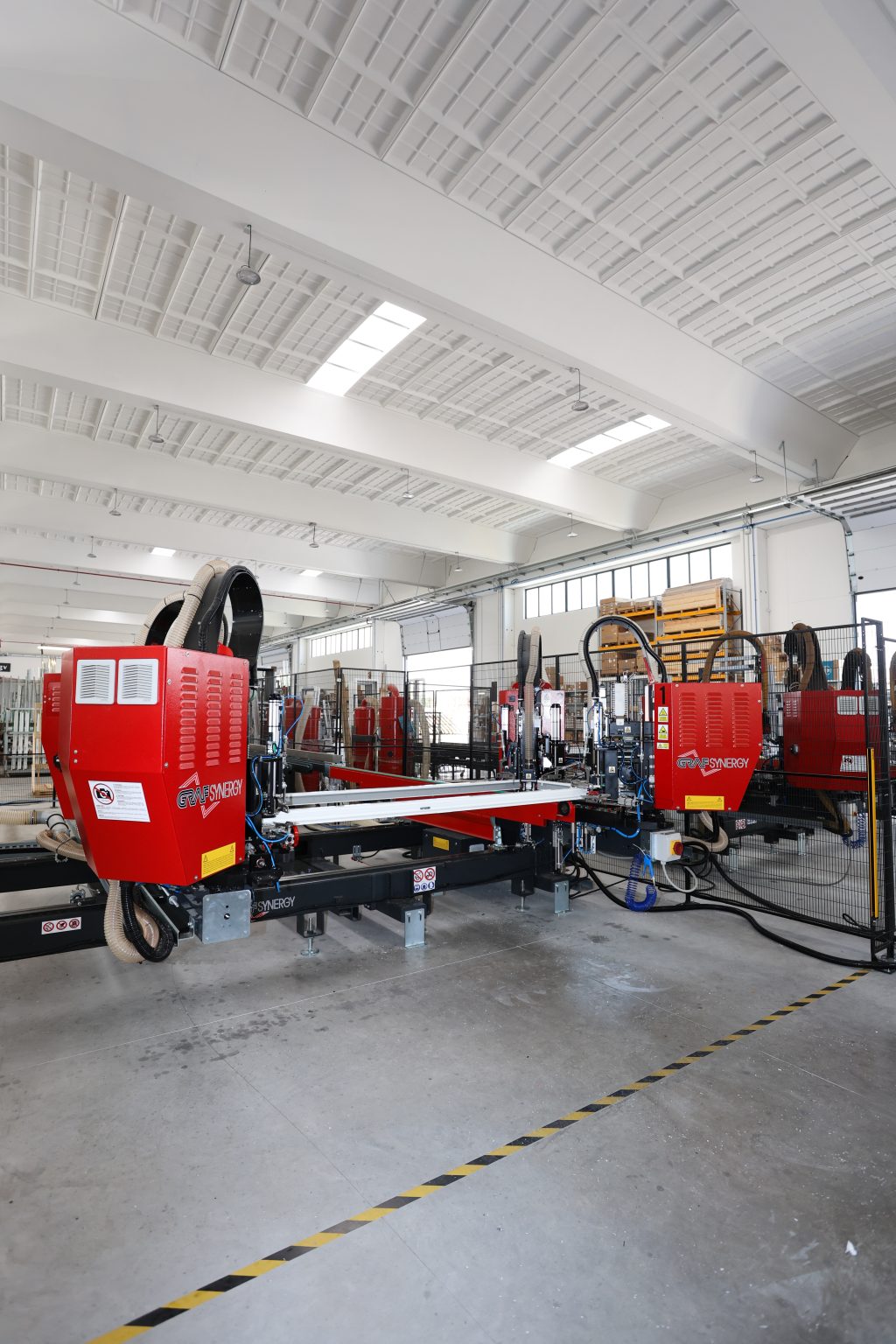 Linea di saldatura CNC V-Perfect GRAF Synergy nello stabilimento DGV Metal