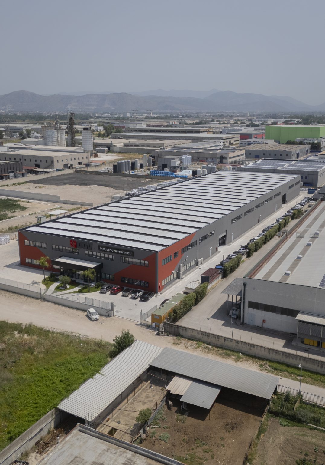 Vista aerea del nuovo stabilimento DGV Metal a Marcianise per la produzione di infissi in PVC