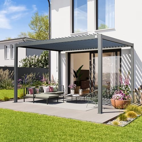 Pergola bioclimatica vista dall'interno con lamelle parzialmente aperte